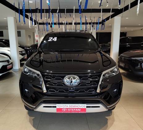 TOYOTA HILUX SW4 2.8 D-4D TURBO DIESEL SRX 7L 4X4 AUTOMÁTICO