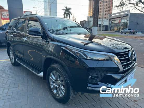 TOYOTA-HILUX SW4-2.8 D-4D TURBO DIESEL SRX 7L 4X4 AUTOMÁTICO TOYOTA-HILUX SW4-2023