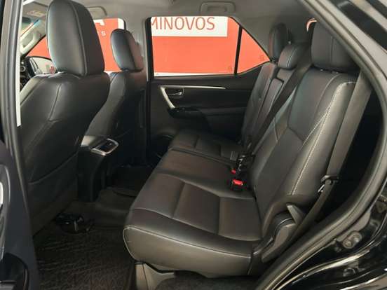 TOYOTA-HILUX SW4-2.8 D-4D TURBO DIESEL SRX 7L 4X4 AUTOMÁTICO TOYOTA-HILUX SW4-2022