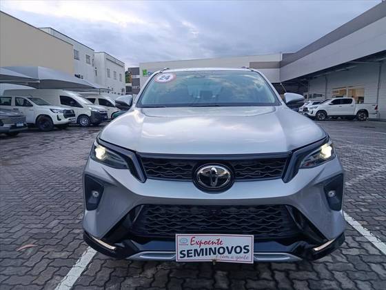 TOYOTA HILUX SW4 2.8 D-4D TURBO DIESEL SRX PLATINUM 4X4 AUTOMÁTICO