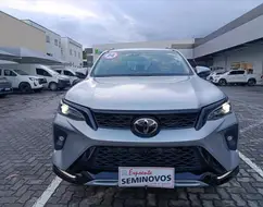 TOYOTA HILUX SW4 2.8 D-4D TURBO DIESEL SRX PLATINUM 4X4 AUTOMÁTICO TOYOTA HILUX SW4 2.8 D-4D TURBO DIESEL SRX PLATINUM 4X4 AUTOMÁTICO