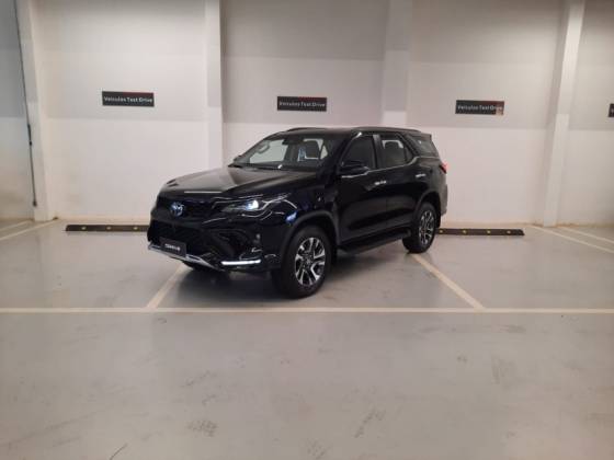 TOYOTA HILUX SW4 2.8 D-4D TURBO DIESEL SRX PLATINUM 4X4 AUTOMÁTICO