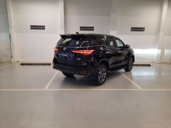 TOYOTA-HILUX SW4-2026