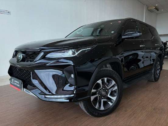 TOYOTA-HILUX SW4-2024