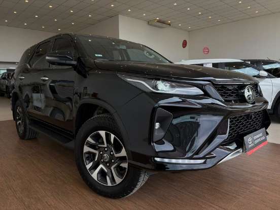 TOYOTA-HILUX SW4-2.8 D-4D TURBO DIESEL SRX PLATINUM 4X4 AUTOMÁTICO TOYOTA-HILUX SW4-2024