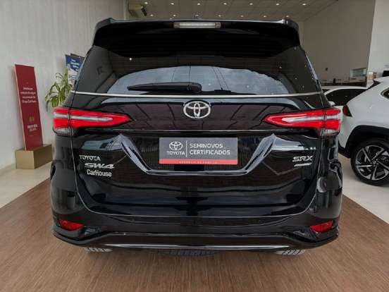 TOYOTA-HILUX SW4-2024