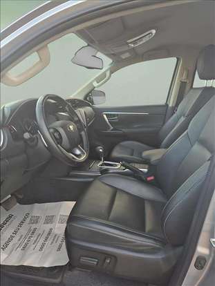 TOYOTA-HILUX SW4-2024