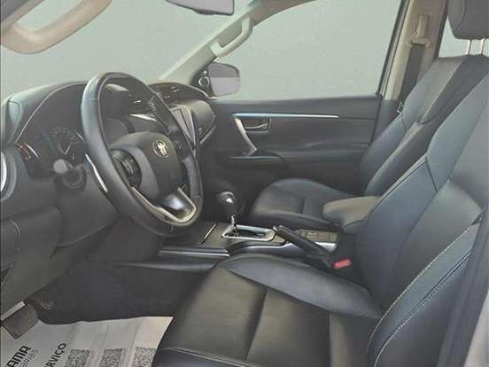 TOYOTA-HILUX SW4-2.8 D-4D TURBO DIESEL SRX PLATINUM 4X4 AUTOMÁTICO TOYOTA-HILUX SW4-2024