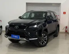 TOYOTA HILUX SW4 2.8 D-4D TURBO DIESEL SRX PLATINUM 4X4 AUTOMÁTICO TOYOTA HILUX SW4 2.8 D-4D TURBO DIESEL SRX PLATINUM 4X4 AUTOMÁTICO