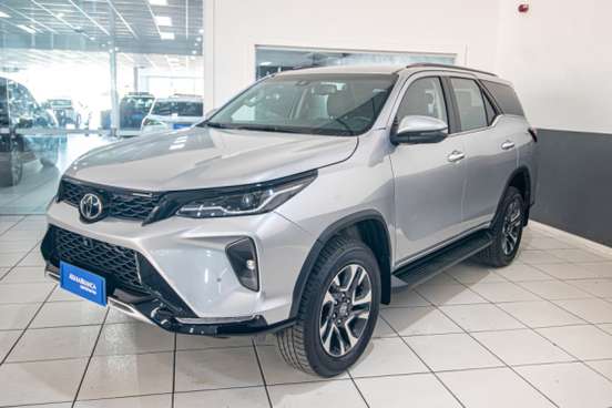 TOYOTA-HILUX SW4-2024