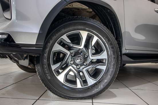 TOYOTA-HILUX SW4-2024