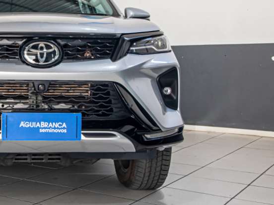 TOYOTA-HILUX SW4-2.8 D-4D TURBO DIESEL SRX PLATINUM 4X4 AUTOMÁTICO TOYOTA-HILUX SW4-2024