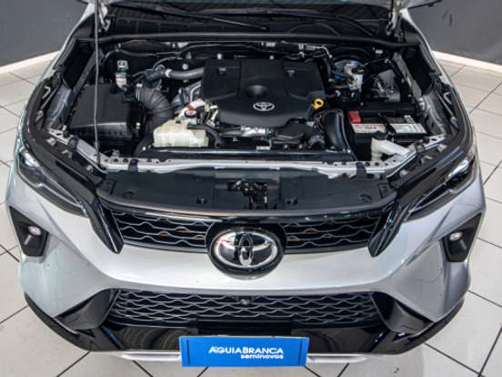 TOYOTA-HILUX SW4-2.8 D-4D TURBO DIESEL SRX PLATINUM 4X4 AUTOMÁTICO TOYOTA-HILUX SW4-2024
