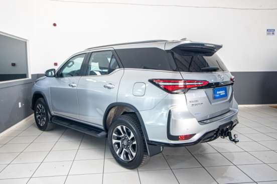 TOYOTA-HILUX SW4-2024