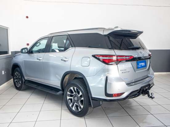 TOYOTA-HILUX SW4-2.8 D-4D TURBO DIESEL SRX PLATINUM 4X4 AUTOMÁTICO TOYOTA-HILUX SW4-2024