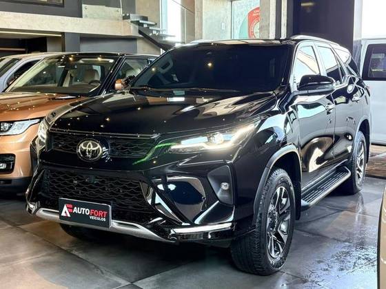 TOYOTA HILUX SW4 2.8 D-4D TURBO DIESEL SRX PLATINUM 7L 4X4 AUTOMÁTICO