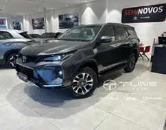 TOYOTA HILUX SW4 2.8 D-4D TURBO DIESEL SRX PLATINUM 7L 4X4 AUTOMÁTICO TOYOTA HILUX SW4 2.8 D-4D TURBO DIESEL SRX PLATINUM 7L 4X4 AUTOMÁTICO