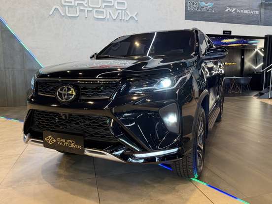 TOYOTA-HILUX SW4-2025