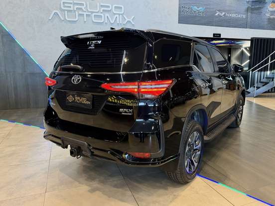 TOYOTA-HILUX SW4-2025
