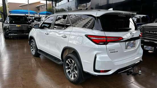 TOYOTA-HILUX SW4-2024