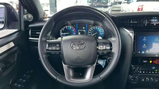 TOYOTA-HILUX SW4-2024