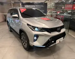 TOYOTA HILUX SW4 2.8 D-4D TURBO DIESEL SRX PLATINUM 7L 4X4 AUTOMÁTICO TOYOTA HILUX SW4 2.8 D-4D TURBO DIESEL SRX PLATINUM 7L 4X4 AUTOMÁTICO