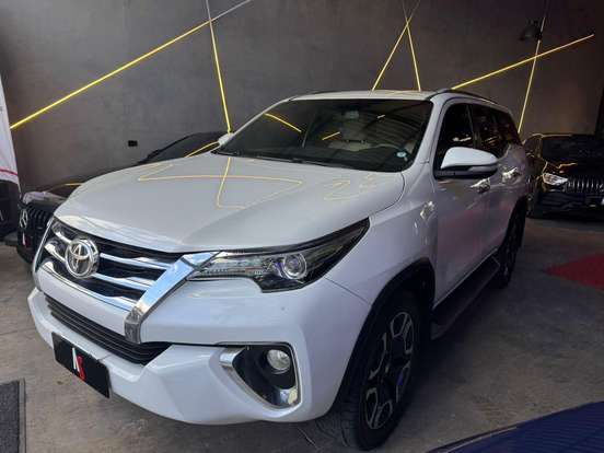 TOYOTA-HILUX SW4-2016