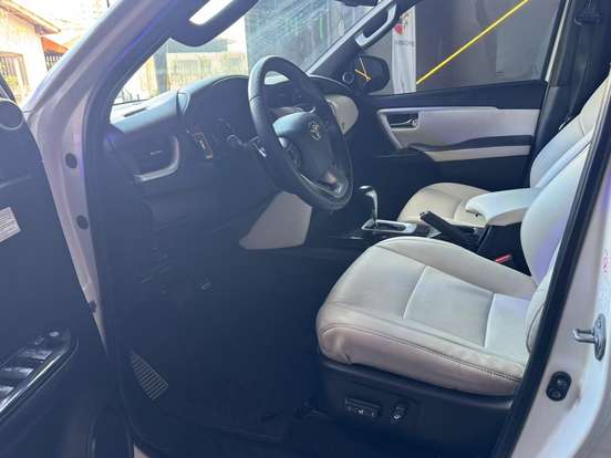 TOYOTA-HILUX SW4-2016