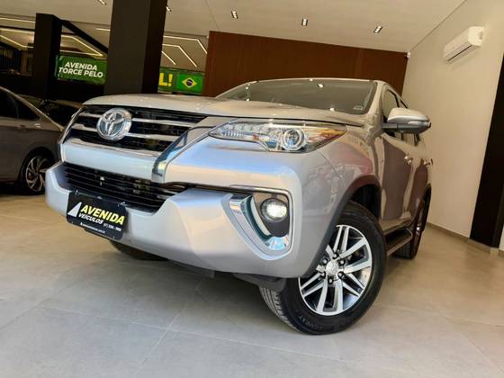 TOYOTA HILUX SW4 2.8 SRX 4X4 16V TURBO INTERCOOLER DIESEL 4P AUTOMÁTICO