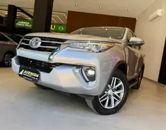 TOYOTA HILUX SW4 2.8 SRX 4X4 16V TURBO INTERCOOLER DIESEL 4P AUTOMÁTICO TOYOTA HILUX SW4 2.8 SRX 4X4 16V TURBO INTERCOOLER DIESEL 4P AUTOMÁTICO