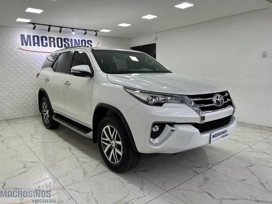 TOYOTA HILUX SW4 2.8 SRX 4X4 7 LUGARES 16V TURBO INTERCOOLER DIESEL 4P AUTOMÁTICO