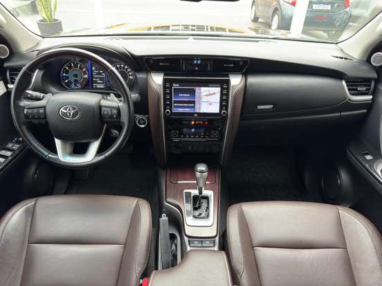 TOYOTA-HILUX SW4-2020