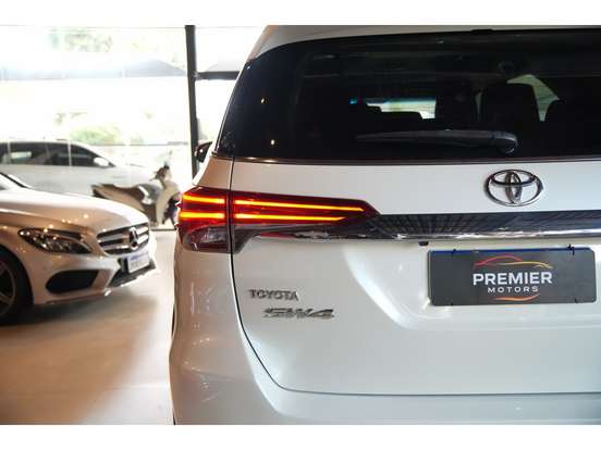TOYOTA-HILUX SW4-2.8 SRX 4X4 7 LUGARES 16V TURBO INTERCOOLER DIESEL 4P AUTOMÁTICO TOYOTA-HILUX SW4-2019