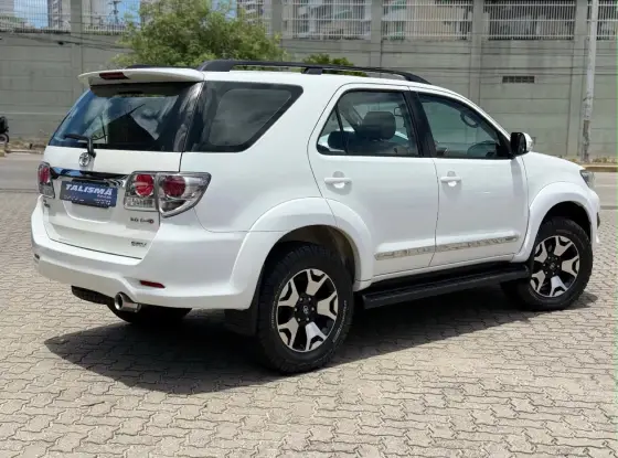TOYOTA HILUX SW4 3.0 SRV 4X4 7 LUGARES 16V TURBO INTERCOOLER DIESEL 4P AUTOMÁTICO