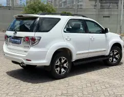 TOYOTA HILUX SW4 3.0 SRV 4X4 7 LUGARES 16V TURBO INTERCOOLER DIESEL 4P AUTOMÁTICO TOYOTA HILUX SW4 3.0 SRV 4X4 7 LUGARES 16V TURBO INTERCOOLER DIESEL 4P AUTOMÁTICO