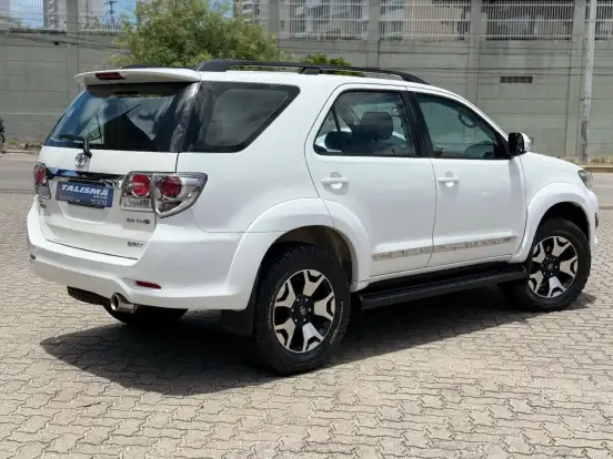 TOYOTA-HILUX SW4-3.0 SRV 4X4 7 LUGARES 16V TURBO INTERCOOLER DIESEL 4P AUTOMÁTICO TOYOTA-HILUX SW4-2013