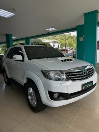 TOYOTA HILUX SW4 3.0 SRV 4X4 7 LUGARES 16V TURBO INTERCOOLER DIESEL 4P AUTOMÁTICO