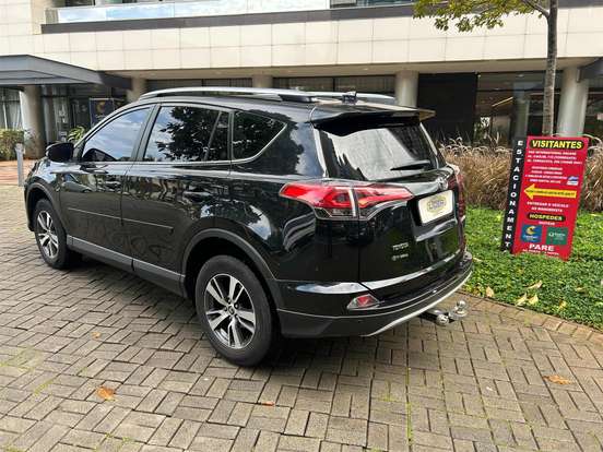 TOYOTA-RAV4-2018