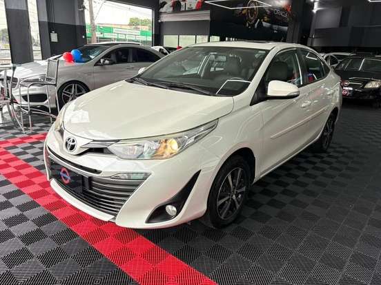 TOYOTA-YARIS-2019