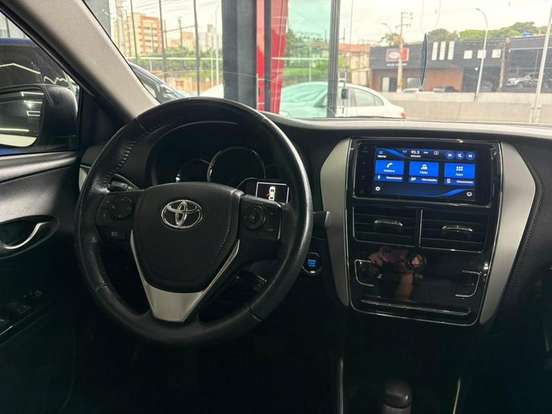 TOYOTA-YARIS-2019