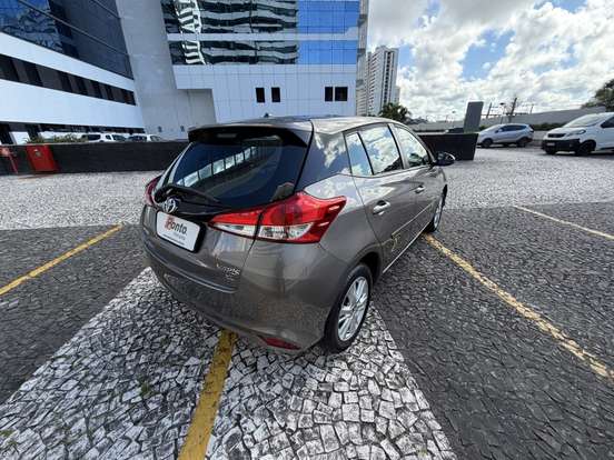 TOYOTA-YARIS-2019