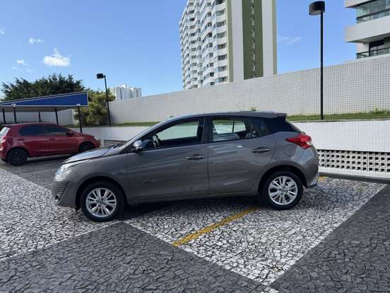 TOYOTA-YARIS-2019