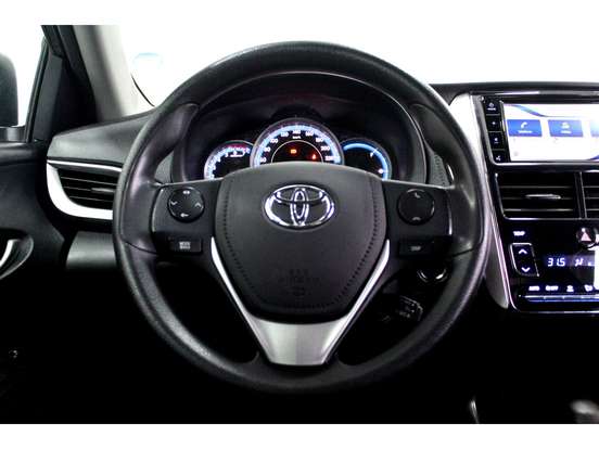 TOYOTA-YARIS-2021