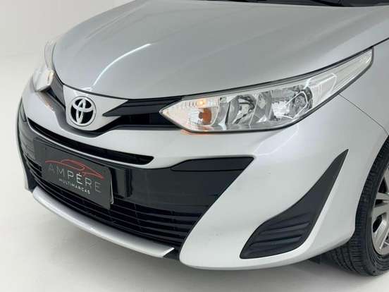 TOYOTA-YARIS-2021
