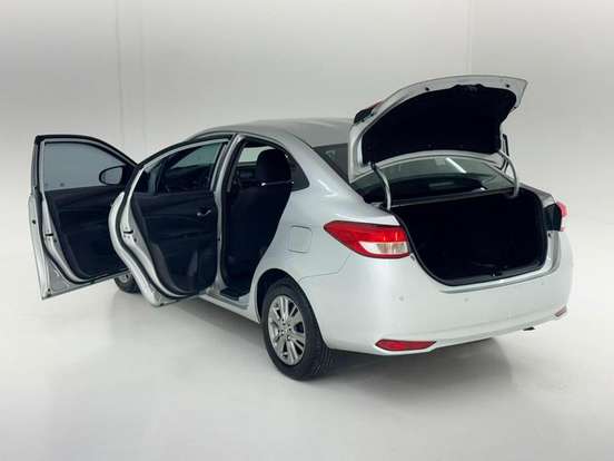 TOYOTA-YARIS-2021
