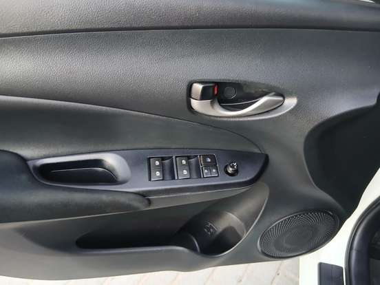 TOYOTA-YARIS-2019