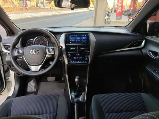 TOYOTA-YARIS-2019