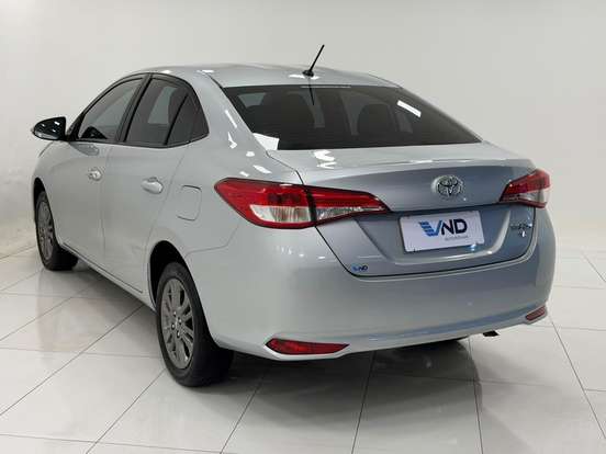 TOYOTA-YARIS-2021