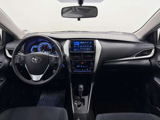 TOYOTA-YARIS-2021