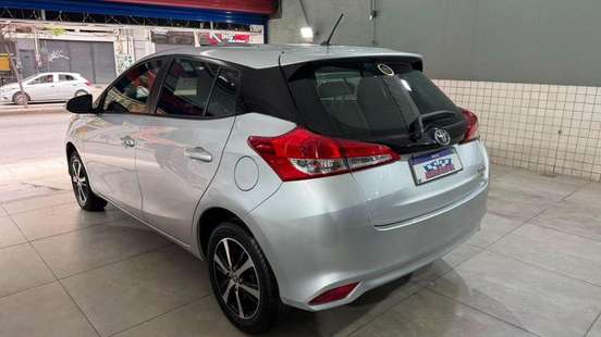 TOYOTA-YARIS-2021